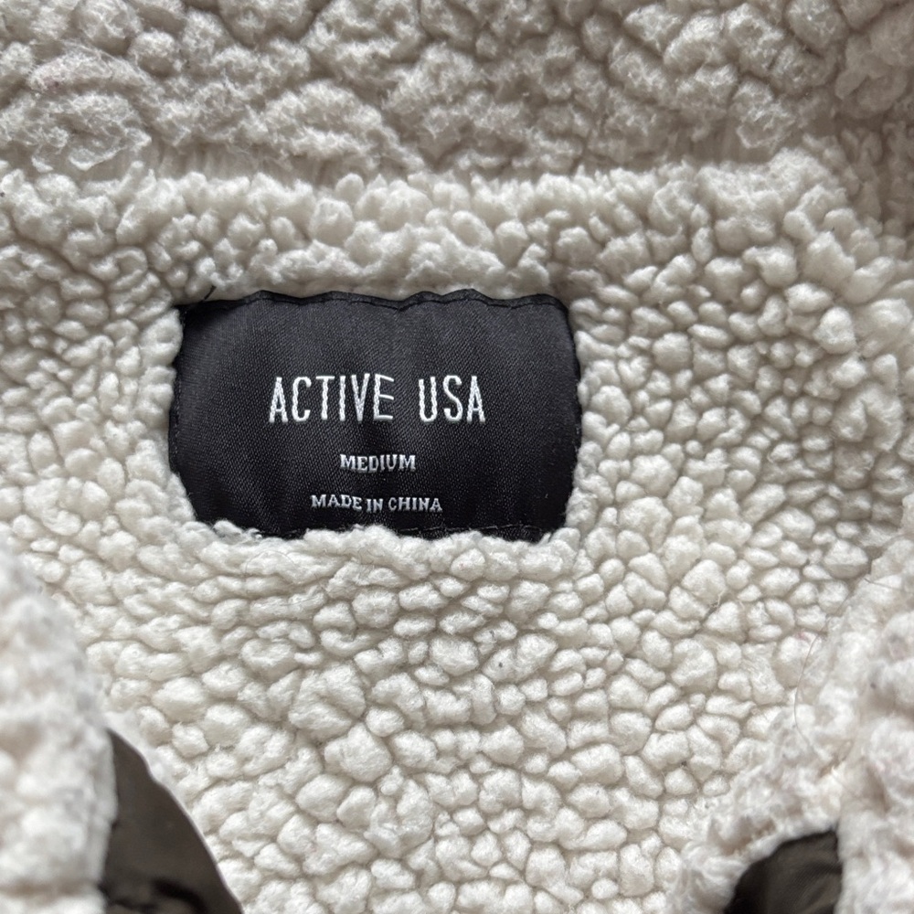 Active USA Quilted Army Green Vest with Sherpa Collar and Interior - Picture 4 of 9